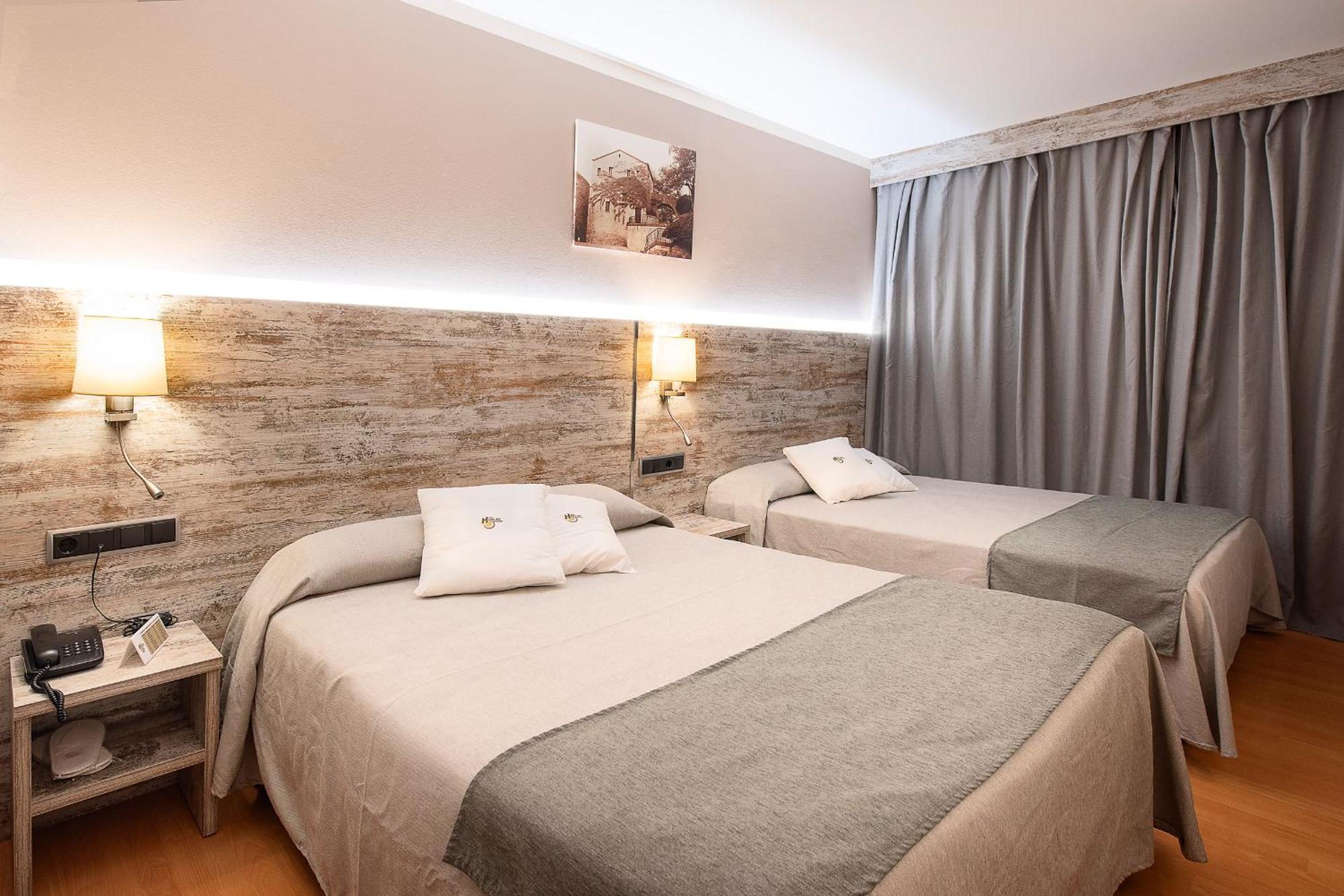 Hotel Palau De Girona Sant Julià De Ramis Buitenkant foto