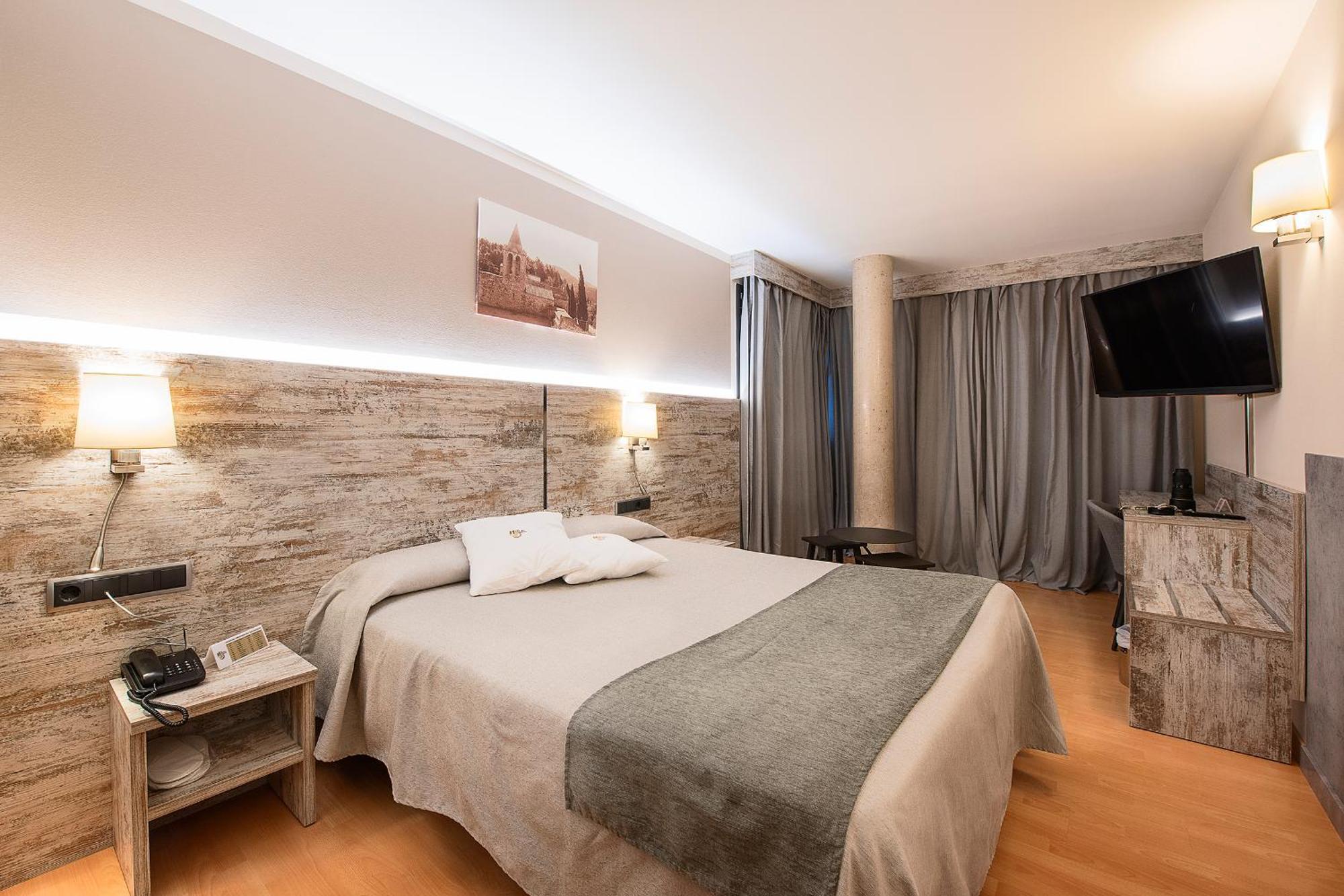 Hotel Palau De Girona Sant Julià De Ramis Buitenkant foto
