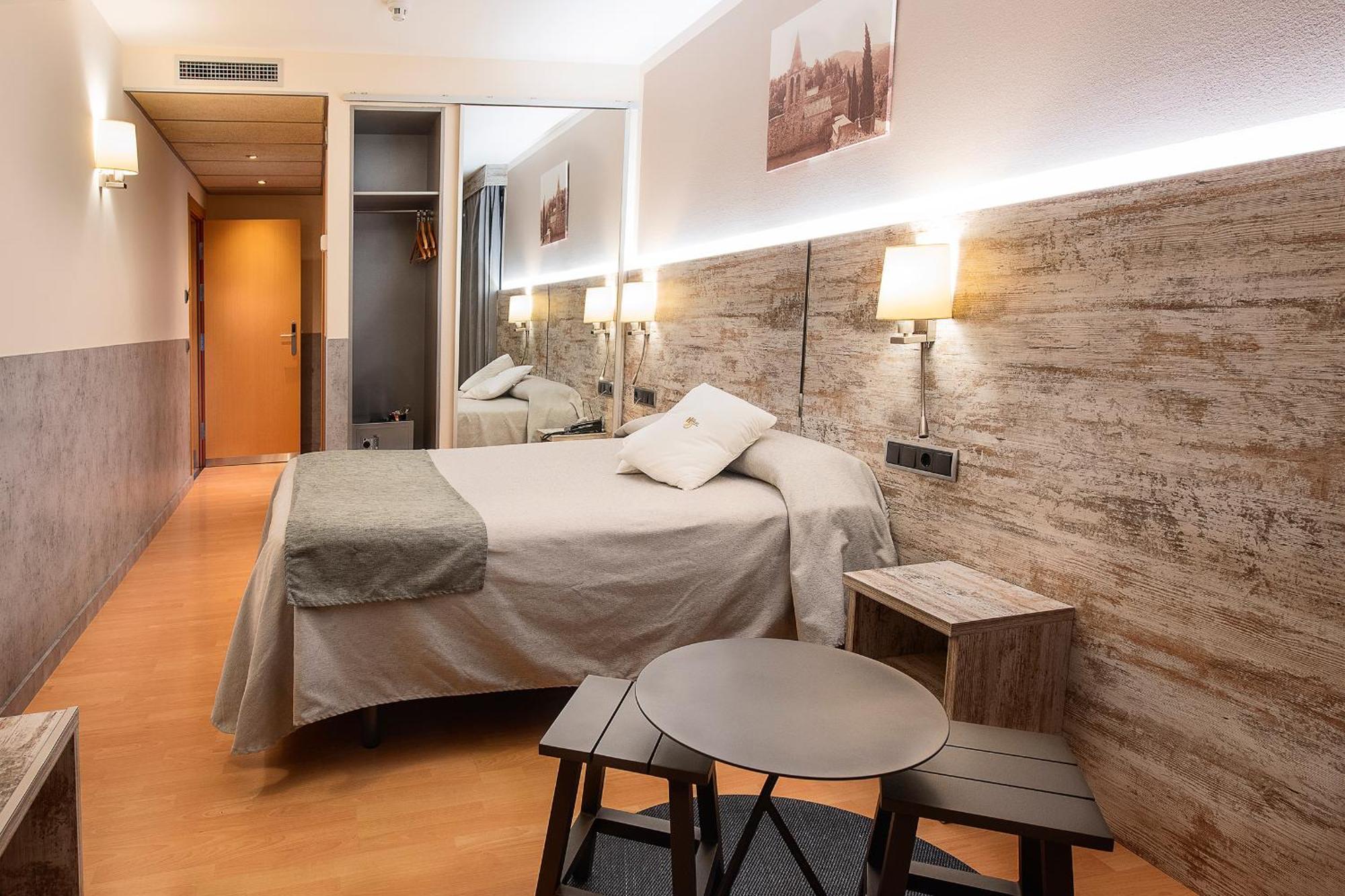 Hotel Palau De Girona Sant Julià De Ramis Buitenkant foto