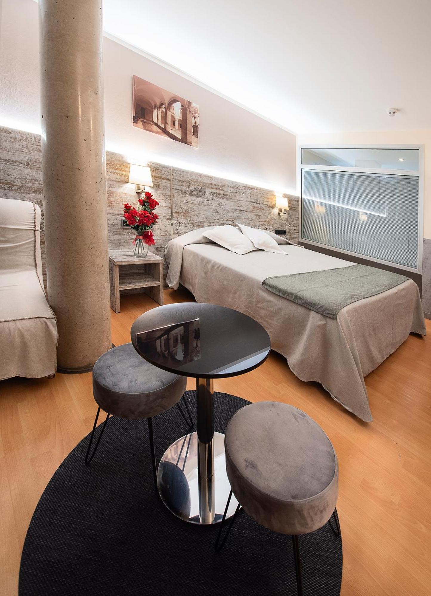 Hotel Palau De Girona Sant Julià De Ramis Buitenkant foto