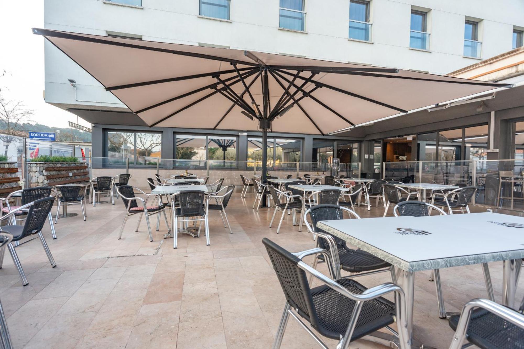 Hotel Palau De Girona Sant Julià De Ramis Buitenkant foto