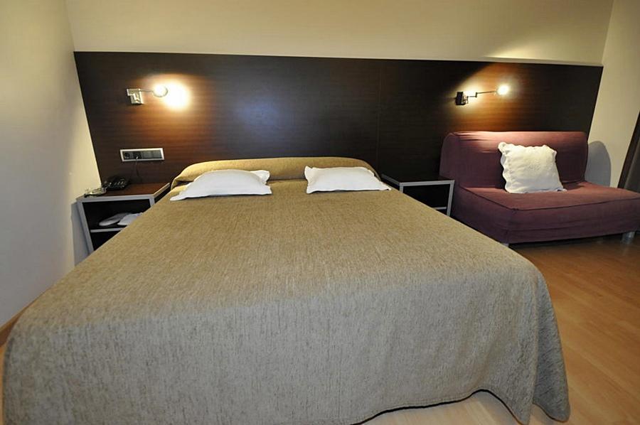 Hotel Palau De Girona Sant Julià De Ramis Buitenkant foto