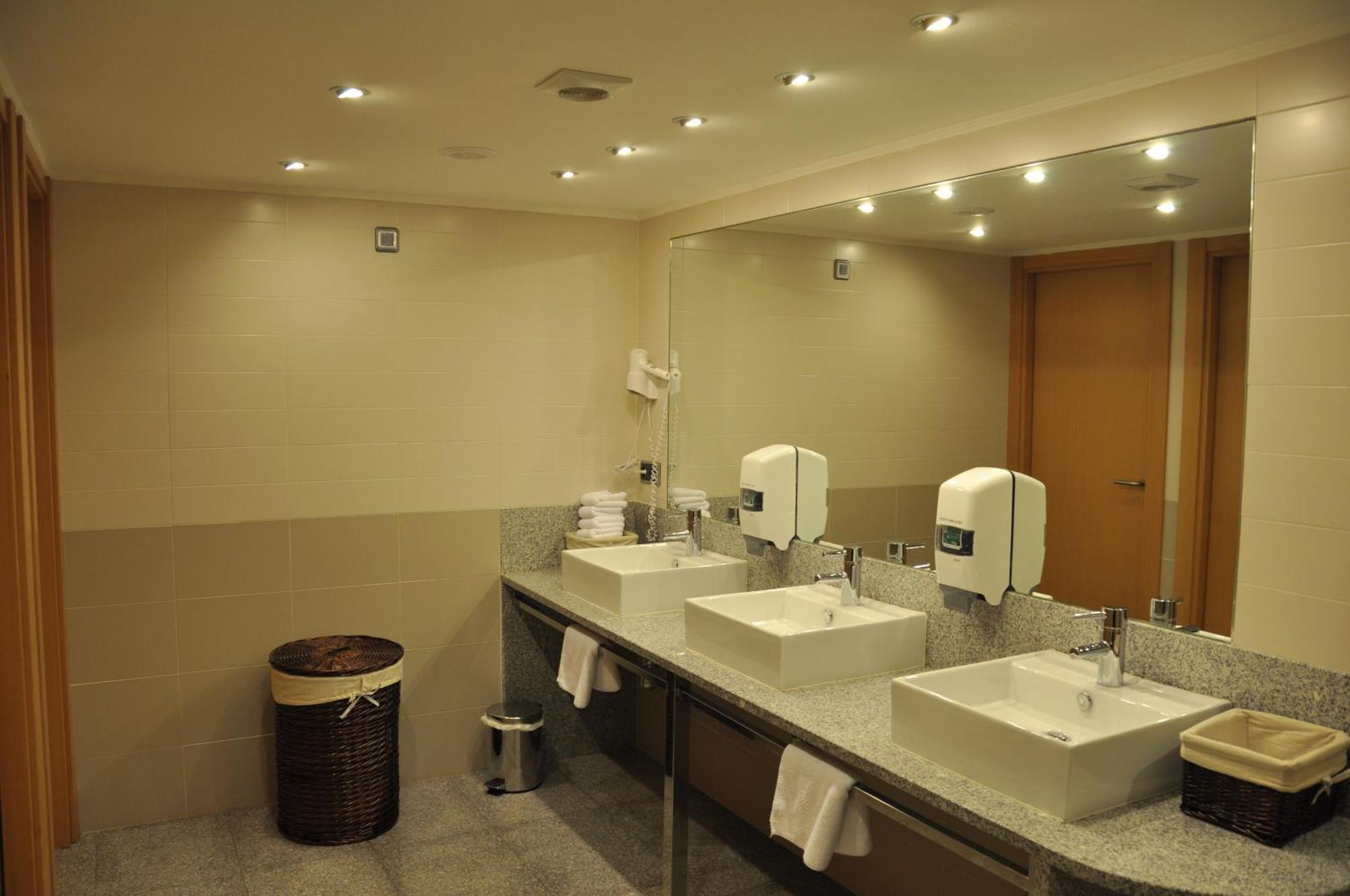 Hotel Palau De Girona Sant Julià De Ramis Buitenkant foto